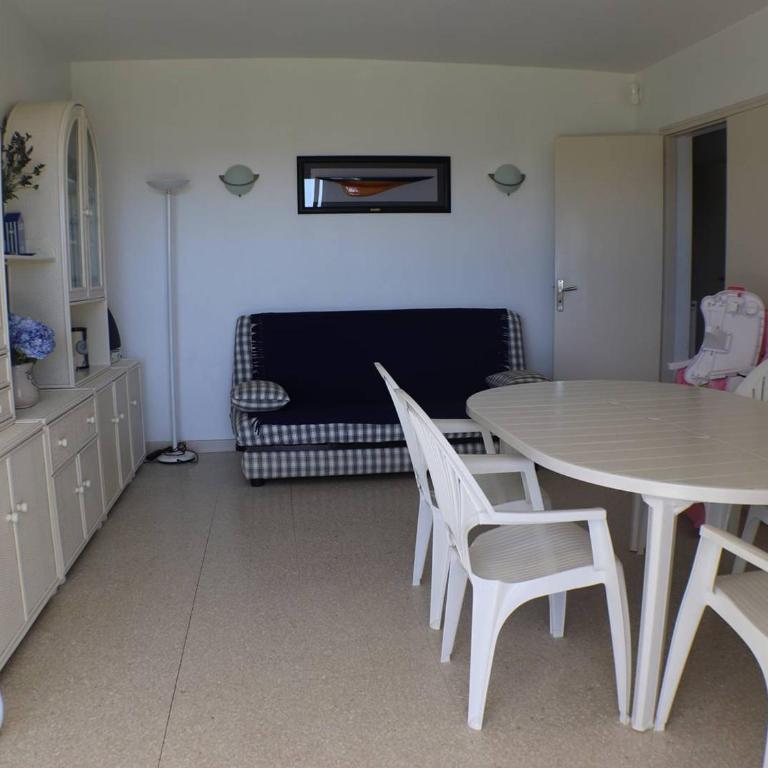 Villa de 250 m², climatisée, sur 2 niveaux au bord de l'eau - FR-1-100-243 - Villa - 22