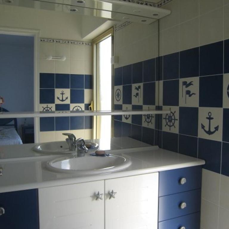 Villa de 250 m², climatisée, sur 2 niveaux au bord de l'eau - FR-1-100-243 - Villa - 26