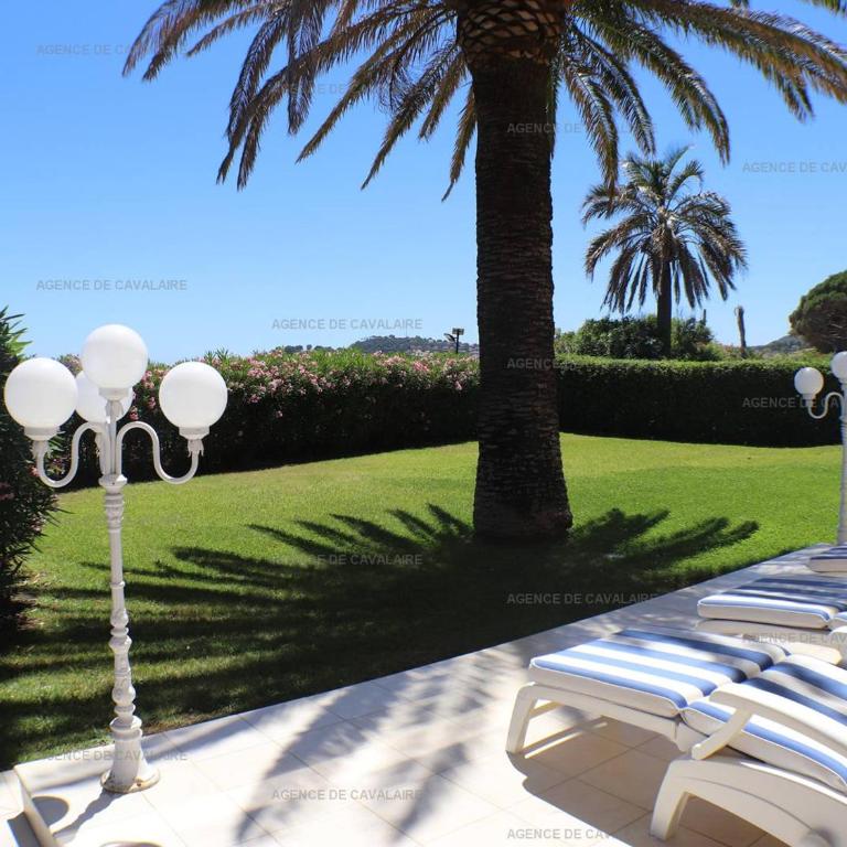 Villa de 250 m², climatisée, sur 2 niveaux au bord de l'eau - FR-1-100-243 - Villa - 27
