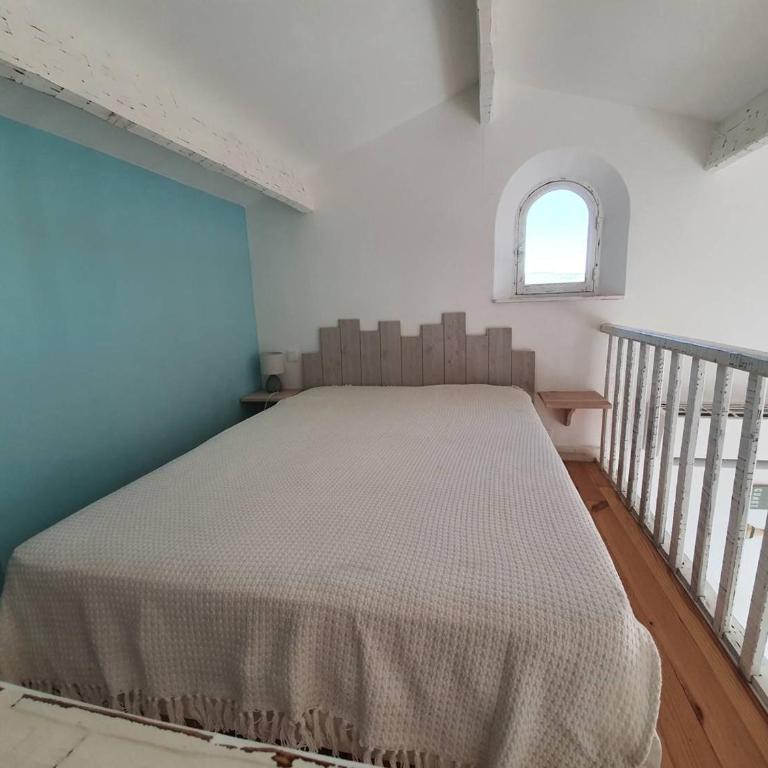 Grand studio mezzanine avec vue mer, parking et climatisation à deux pas de la calanque de la Cron - FR-1-100-319 - Monolocale - 17