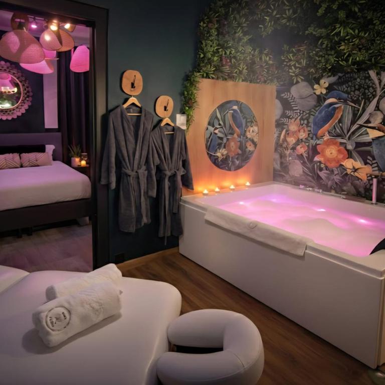 Suite Passion - Jacuzzi privé - Table massage - Deluxe One-Bedroom Apartment - 1