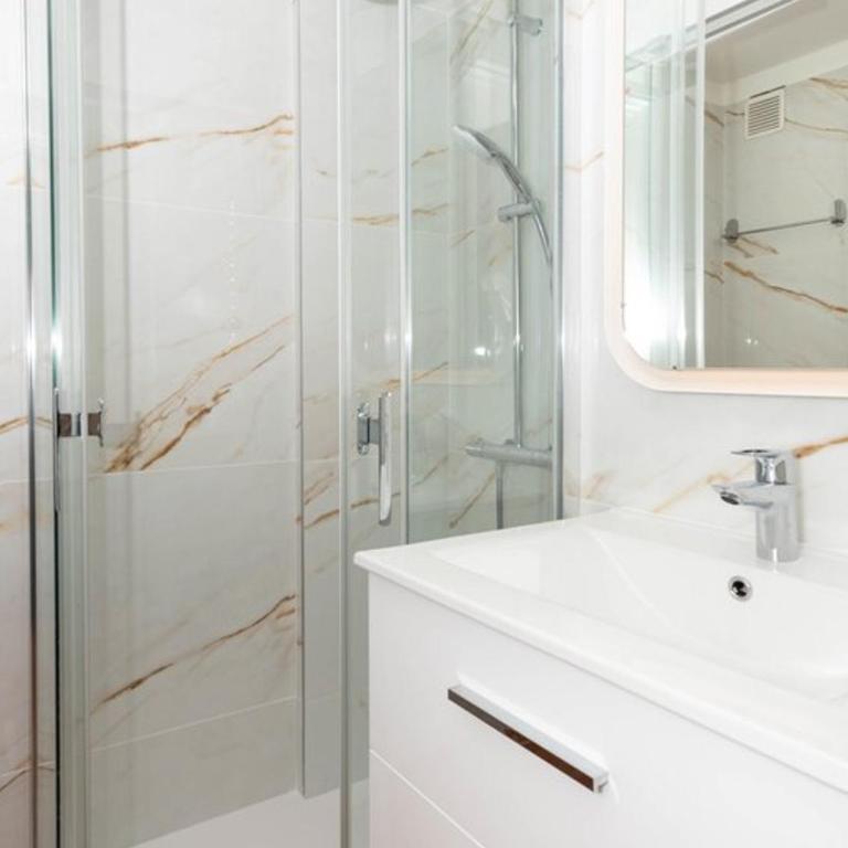 Location T2 Mezzanine, 6 Pers, Clim, Plage Cavalière - FR-1-803-73 - Apartamento - 12