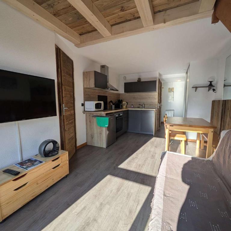 Duplex 4 pers. à Arêches-Beaufort, piscine, balcon sud, centre village - Appartement 2 Chambres - 10
