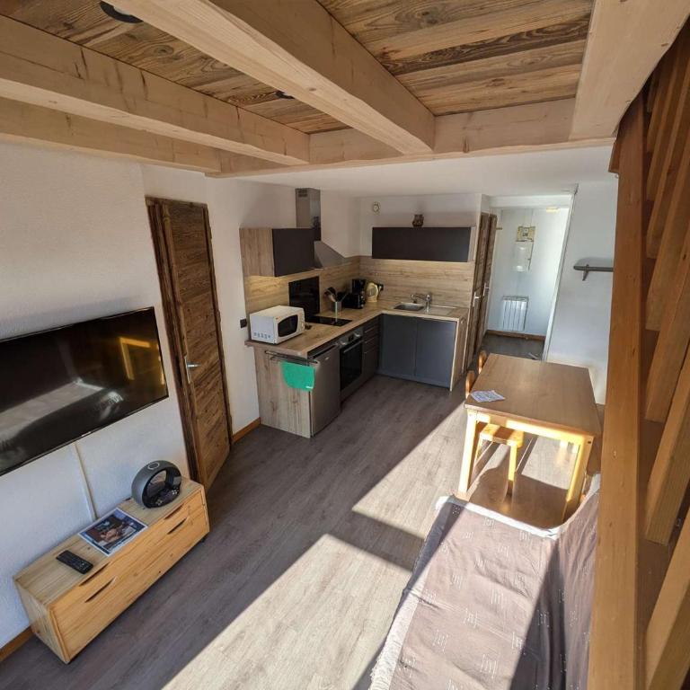 Duplex 4 pers. à Arêches-Beaufort, piscine, balcon sud, centre village - Appartement 2 Chambres - 13