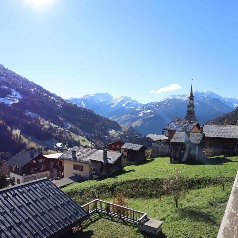 Charmant T3 avec piscine et balcon, proche station - Two-Bedroom Apartment - 11