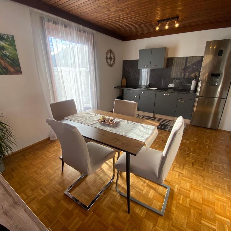 Zimmer Haus Christina - Doppelzimmer mit Balkon - 2