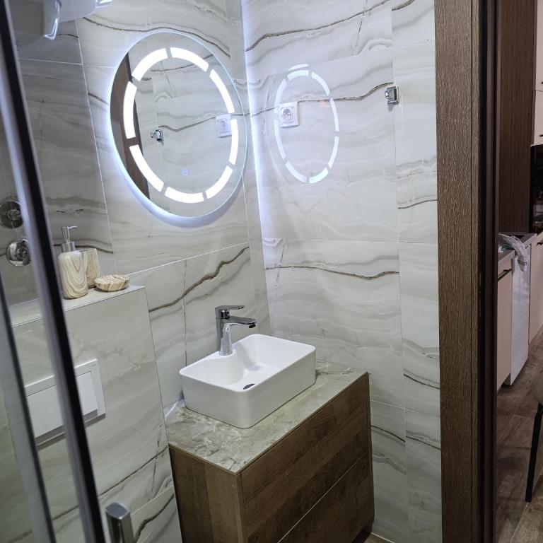 Triangle - One-Bedroom Apartment - 7