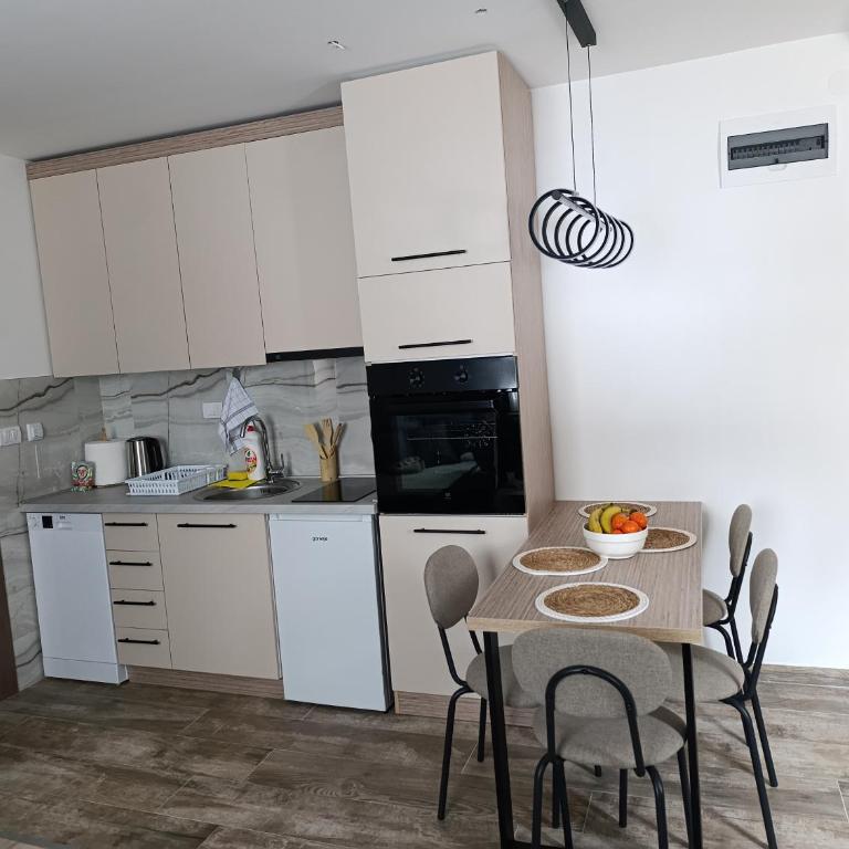Triangle - One-Bedroom Apartment - 10