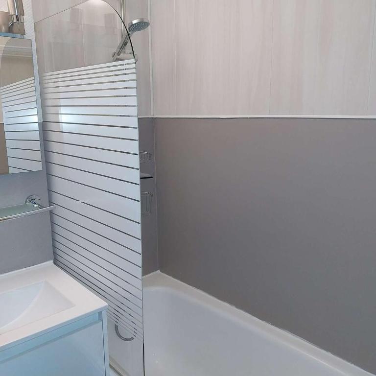 Appartement 2 pièces cabine, 6 couchages, balcon ouest, parking privé - FR-1-854-26 - Appartamento - 7