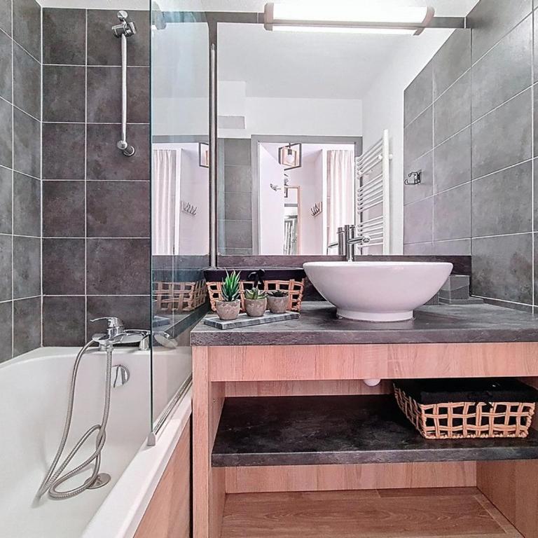 Appartement lumineux avec balcon, proche des pistes - 4 personnes - FR-1-832-6 - Apartment - 11