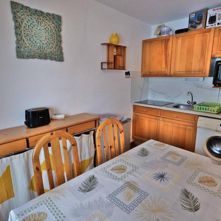 T2 + Coin Nuit au Grand-Bornand, Parking Inclus - FR-1-458-204 - Appartement - 10
