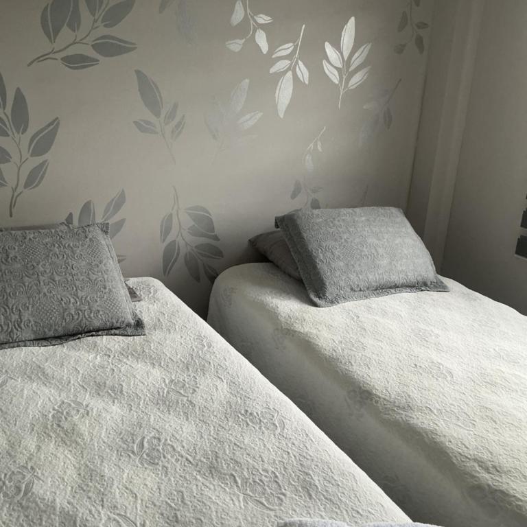 Homevibeshotel - Twin Room - 6