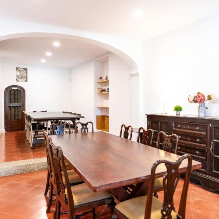 Unique 16th-Century Masia, Pool & Private Events - Apartment with View and Balcony - 9