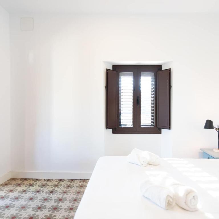 Unique 16th-Century Masia, Pool & Private Events - Apartment with View and Balcony - 25