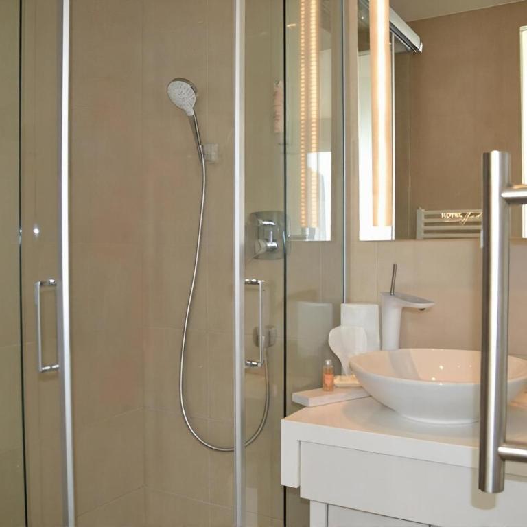 Hotel Hecher - Dreibettzimmer - 1