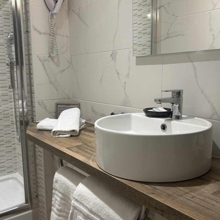 Hôtel de la Plage - Chambre Double Deluxe avec Douche - 2