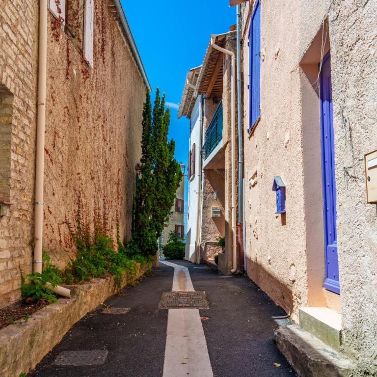 Escapade à deux en Provence, Adresse calme, centre à pied, Wifi, Climatisation et Parking gratuit à 50m - Studio - 13
