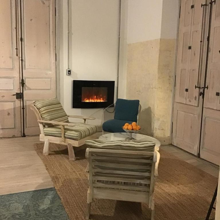 In the historic district and 10 min terminals - One-Bedroom Apartment - 1