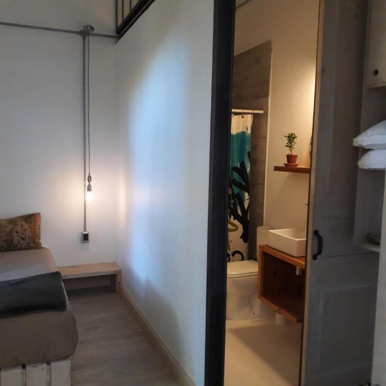In the historic district and 10 min terminals - One-Bedroom Apartment - 6