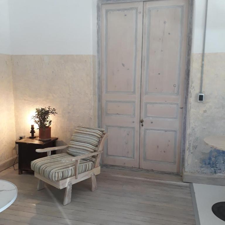 In the historic district and 10 min terminals - One-Bedroom Apartment - 10