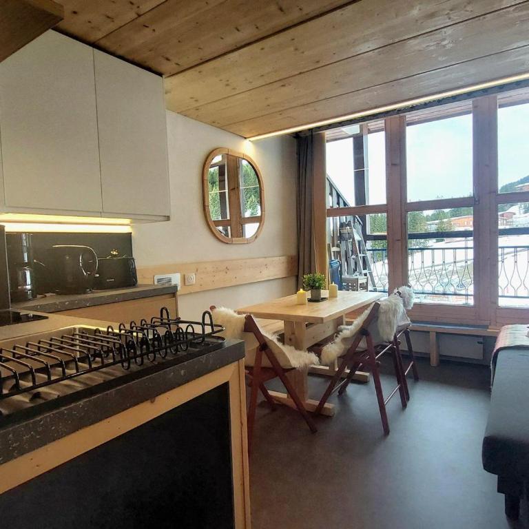 Duplex Mezzanine 5 pers. · Ski aux pieds · Vue Mont Blanc - FR-1-346-426 - Appartement - 7