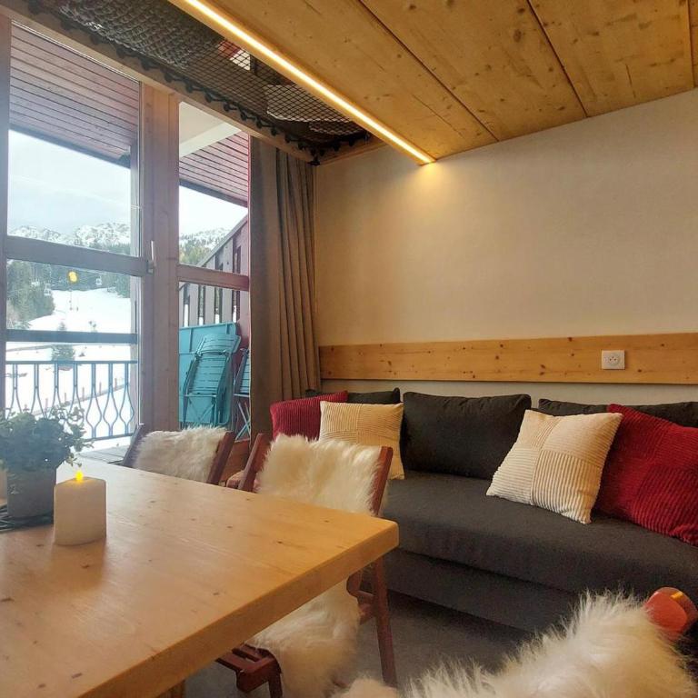 Duplex Mezzanine 5 pers. · Ski aux pieds · Vue Mont Blanc - FR-1-346-426 - Appartement - 1