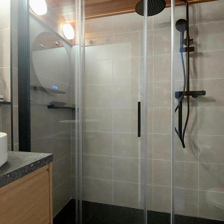 Duplex Mezzanine 5 pers. · Ski aux pieds · Vue Mont Blanc - FR-1-346-426 - Appartement - 12