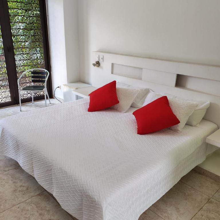 Piscina privada, jacuzzi y salón de juegos en casa - Villa de 3 dormitorios - 1