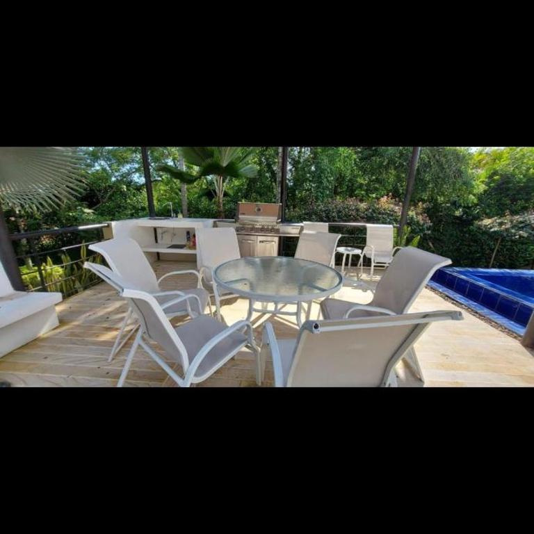 Piscina privada, jacuzzi y salón de juegos en casa - Villa de 3 dormitorios - 4