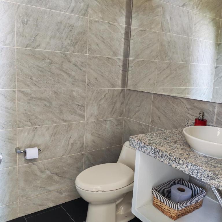 Piscina privada, jacuzzi y salón de juegos en casa - Villa de 3 dormitorios - 8