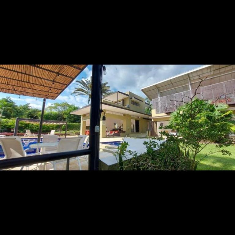 Piscina privada, jacuzzi y salón de juegos en casa - Villa de 3 dormitorios - 12