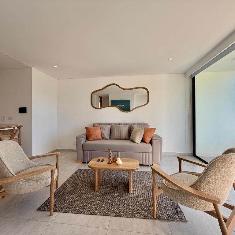 Villeta Getaway I Pool I Balcony I Relax Vibes - Two-Bedroom Deluxe Apartment with Balcony - 8