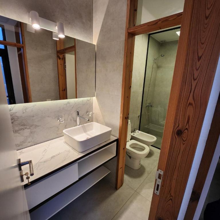 PH estilo industrial con parrilla y cochera descubierta - Apartamento de 2 dormitorios - 3