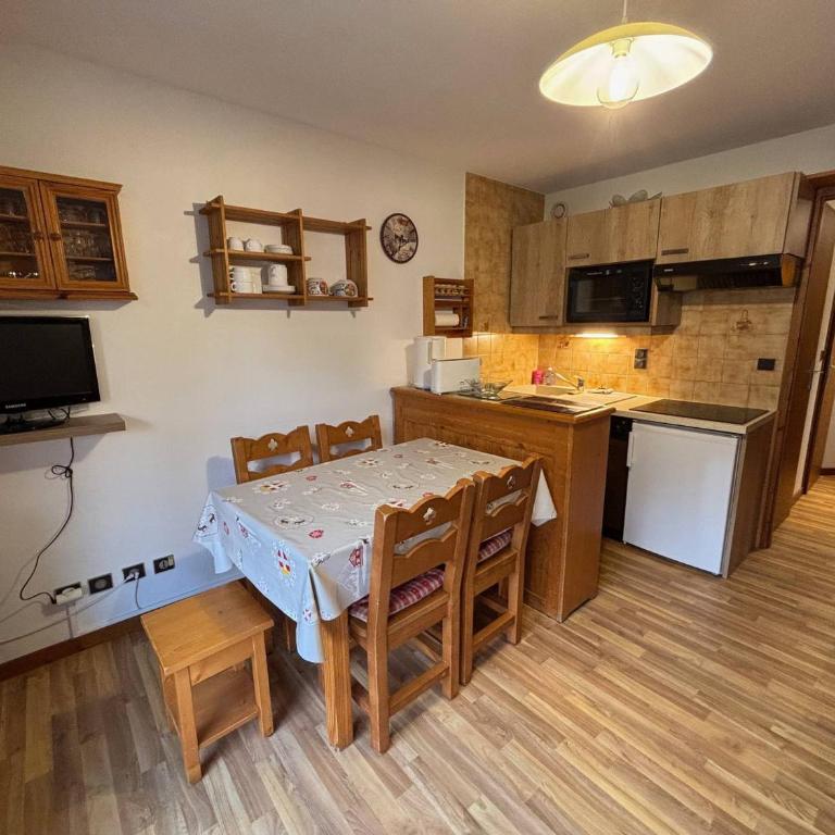 Appartement confortable près des pistes avec balcon et parking - FR-1-693-128 - Appartement - 2