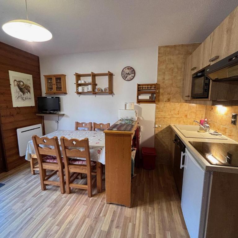Appartement confortable près des pistes avec balcon et parking - FR-1-693-128 - Appartement - 5