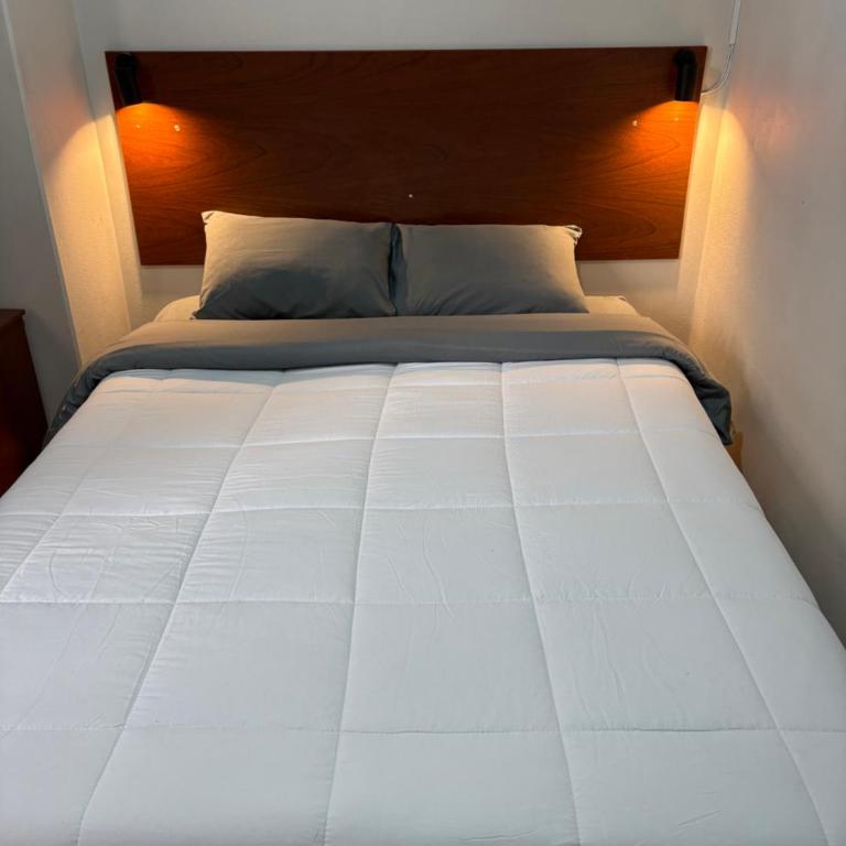 Hostal - Hs Merced - Family Room with Bathroom - 7