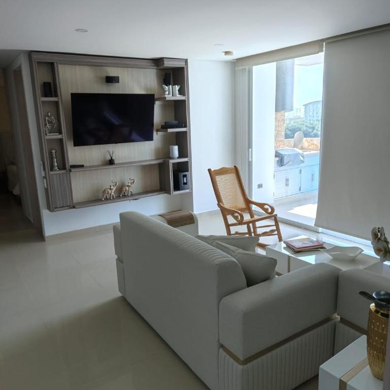 612 Beautiful Apartment Near the Walled City - Three-Bedroom Apartment - 1