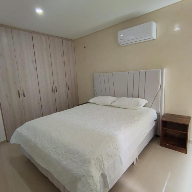 612 Beautiful Apartment Near the Walled City - Three-Bedroom Apartment - 8