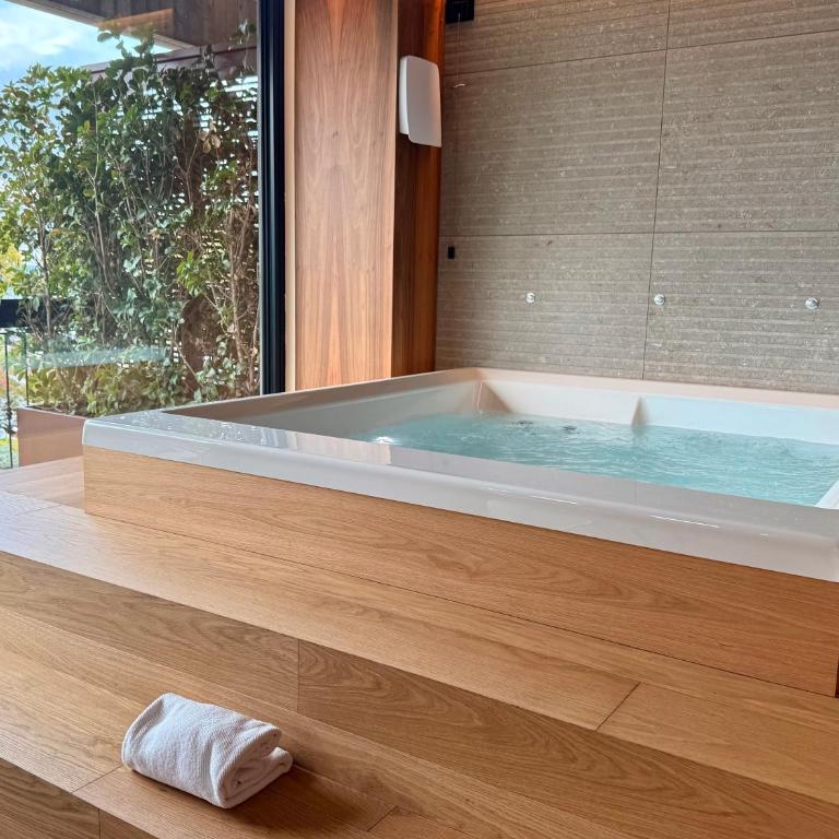 Alevic Hotel Sirmione - Junior Suite with Jacuzzi, Terrace and Partial Lake View - 25