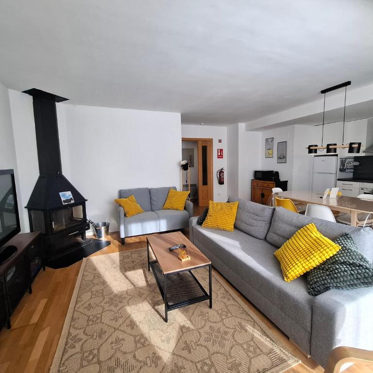 Ventanal de Saras Petfriendly Garaje Trastero y Chimenea - Arafita Apartamentos - Apartamento de 2 dormitorios - 7