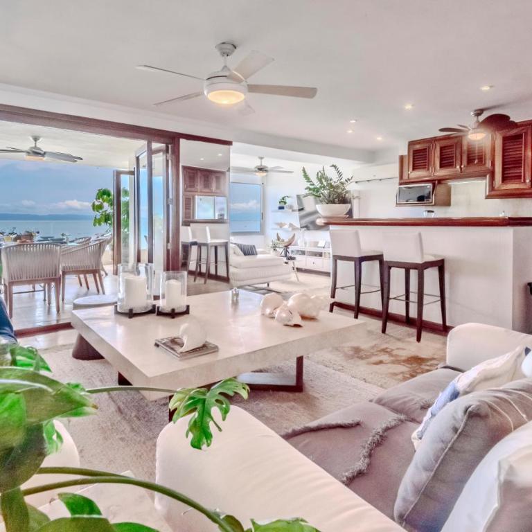 Private Beach Front with a Spectacular View - Apartamento con 3 dormitorios - Frente al océano - 2