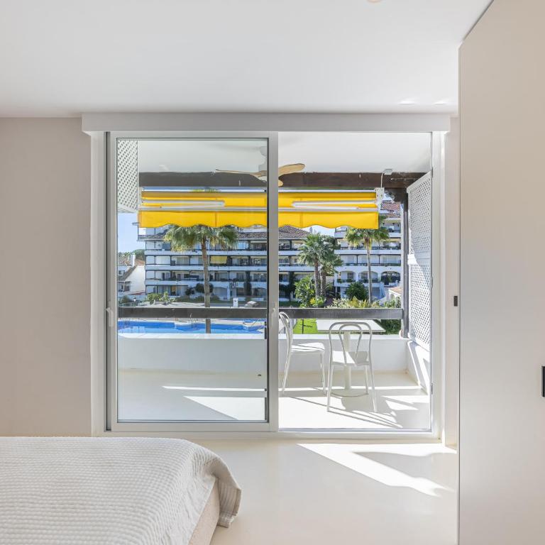 Bright Scandi-Style Studio with Stunning Garden Views - Estudio con vistas a la piscina - 16