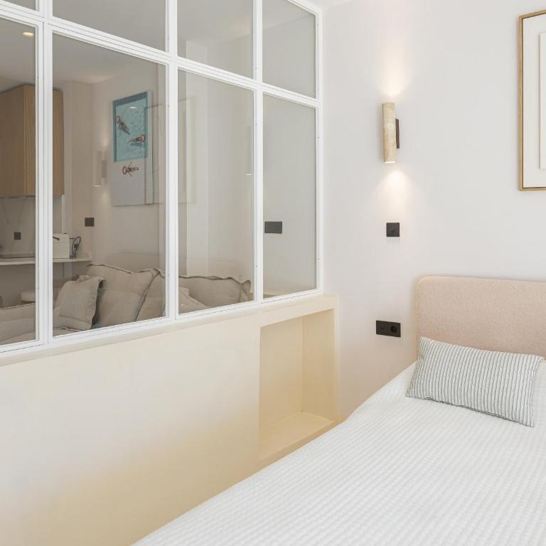 Bright Scandi-Style Studio with Stunning Garden Views - Estudio con vistas a la piscina - 14