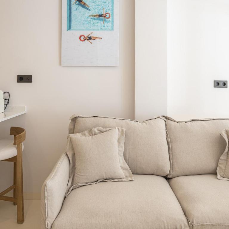 Bright Scandi-Style Studio with Stunning Garden Views - Estudio con vistas a la piscina - 20