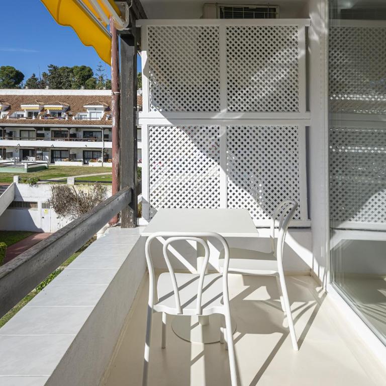 Bright Scandi-Style Studio with Stunning Garden Views - Estudio con vistas a la piscina - 39
