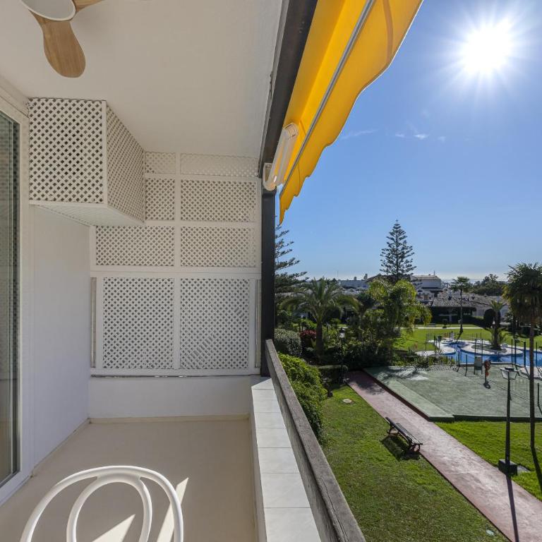Bright Scandi-Style Studio with Stunning Garden Views - Estudio con vistas a la piscina - 36