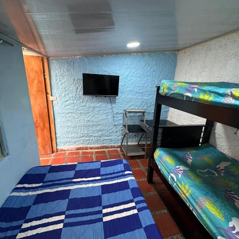 Hostel Urban City Medellin - Habitación Doble Pequeña - 4