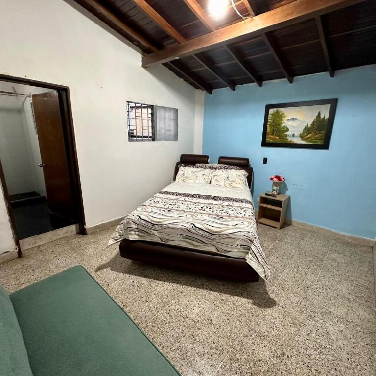 Hostel Urban City Medellin - Habitación Deluxe - 4