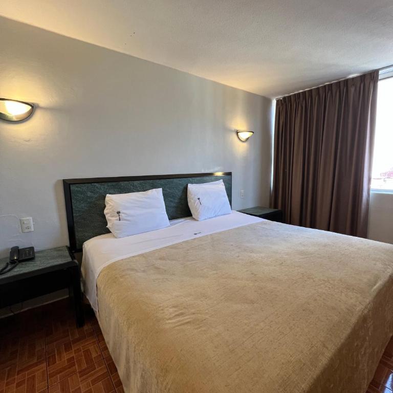 Hotel Universo - Habitación con cama extragrande. - 9