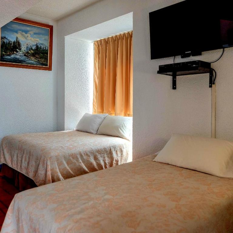 Hotel Savoy Inn - Triple Room - 2